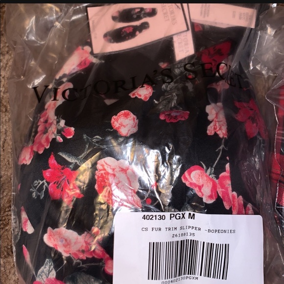 Slippers - Picture 2 of 4